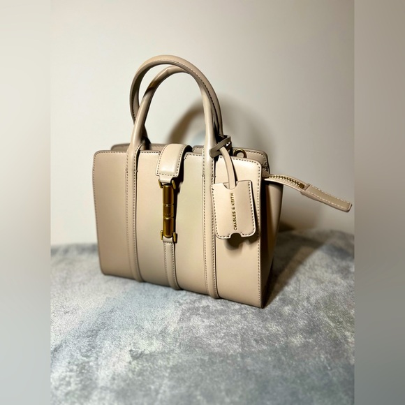 Charles and Keith Large Cesia Metallic Accent Tote Bag - Taupe NWOT - Picture 3 of 12
